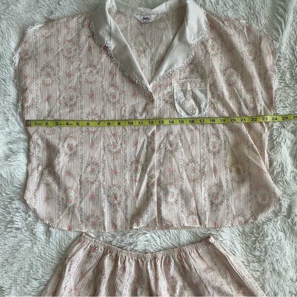 Vintage Henson Kickernick Floral Pajama Set Top Shorts Victorian Print Novelty - Picture 9 of 12